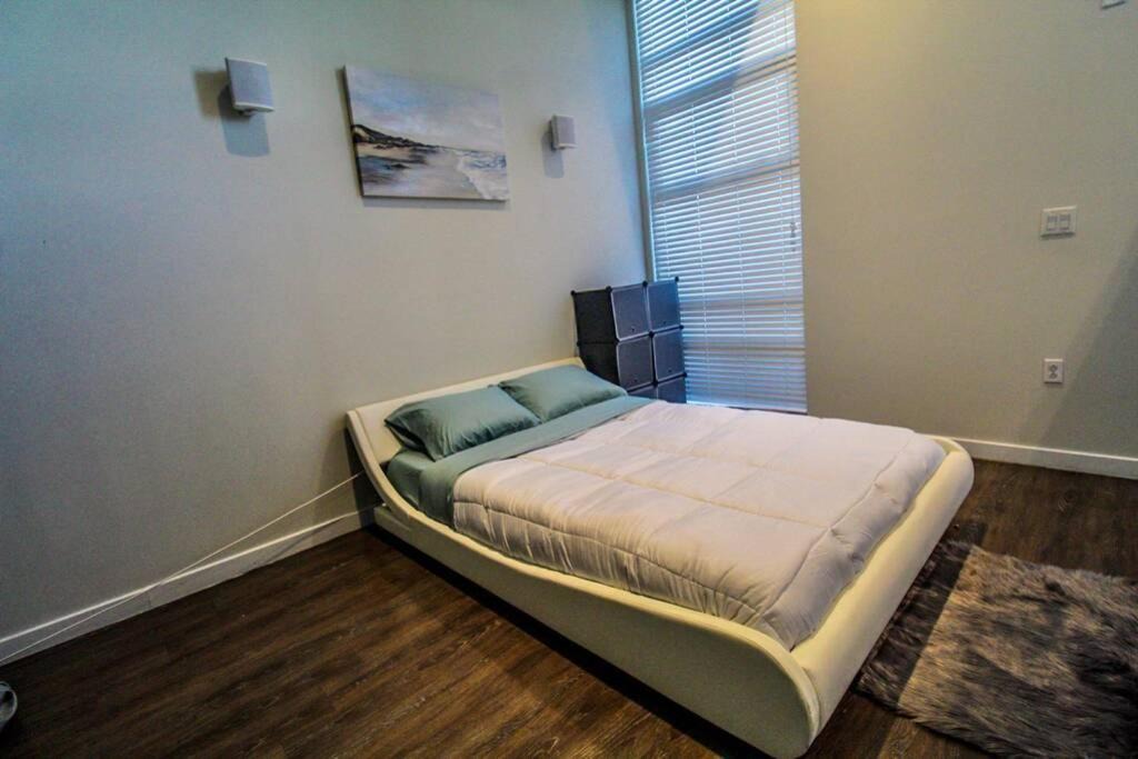 Photo of Bedroom in Downtown Los Angeles