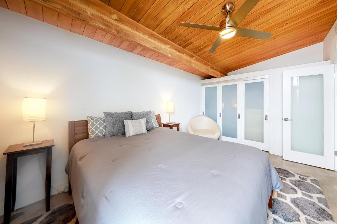 Photo of Bedroom in Racquet Club Estates