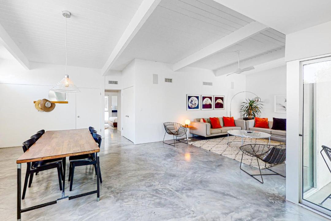 Photo of Livingroom in Racquet Club Estates