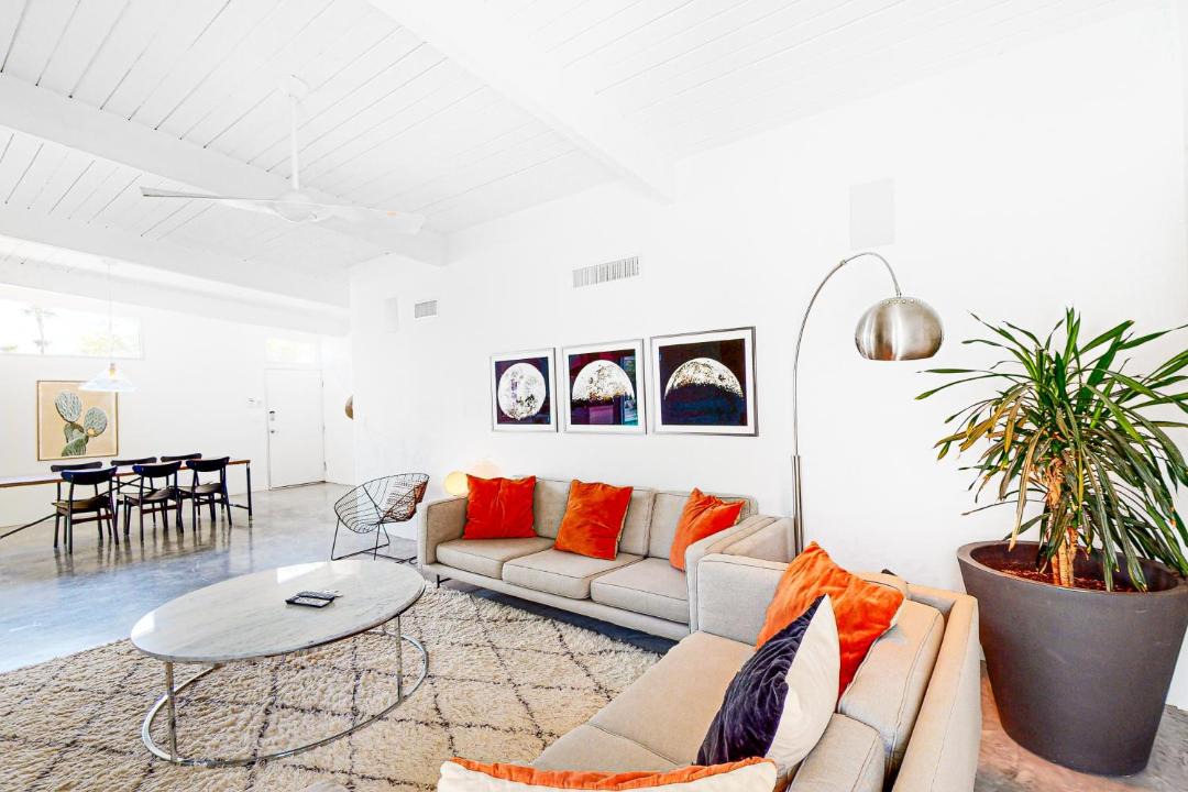 Photo of Livingroom in Racquet Club Estates