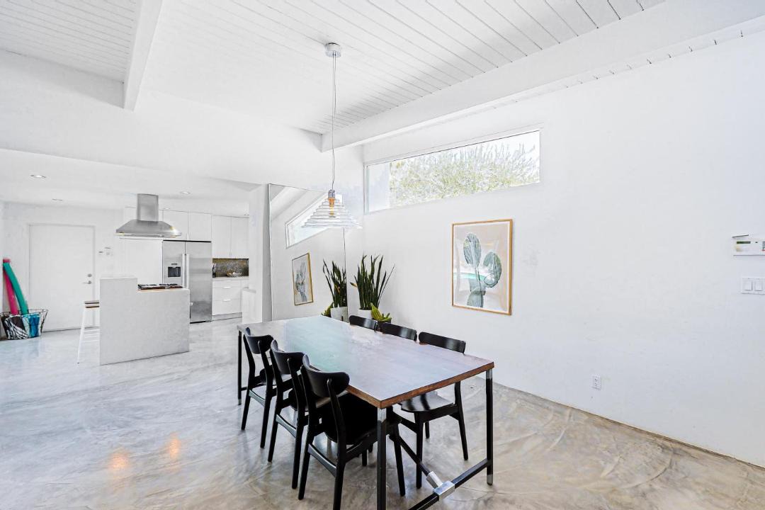 Photo of Livingroom in Racquet Club Estates