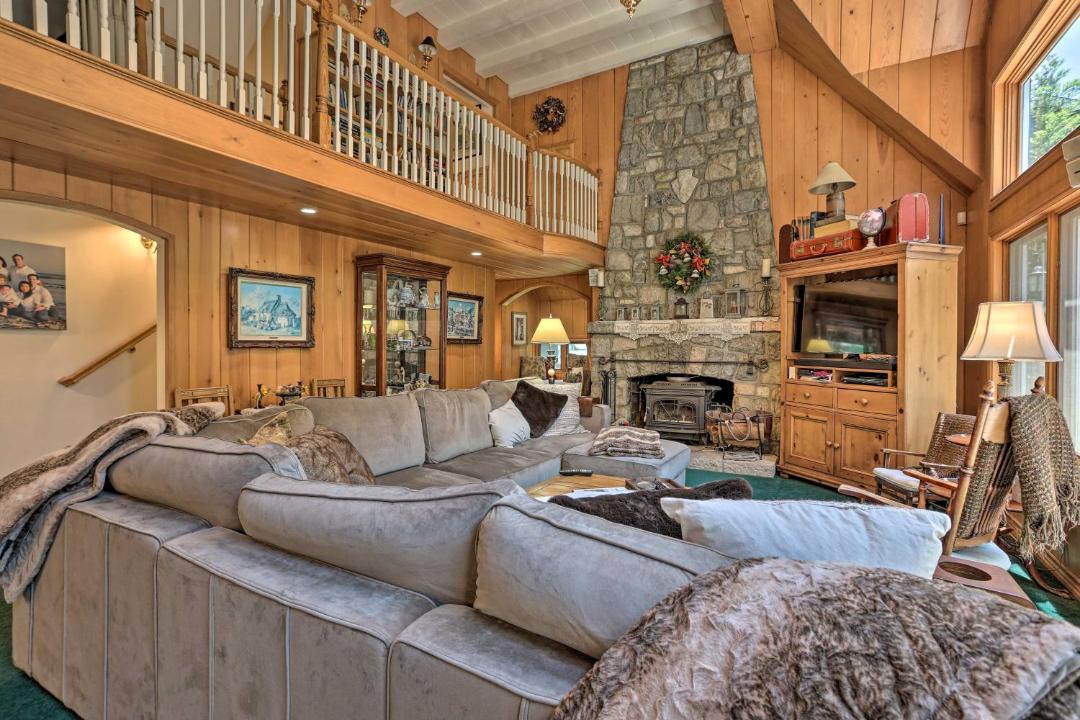 Photo of Livingroom in Cedar Glen