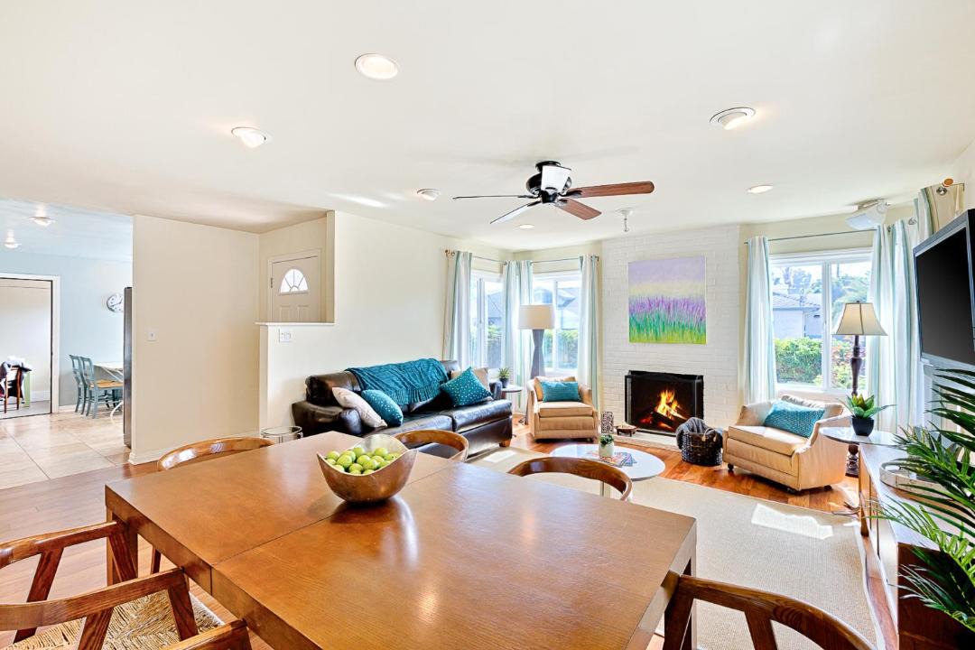 Photo of Livingroom in La Jolla Shores