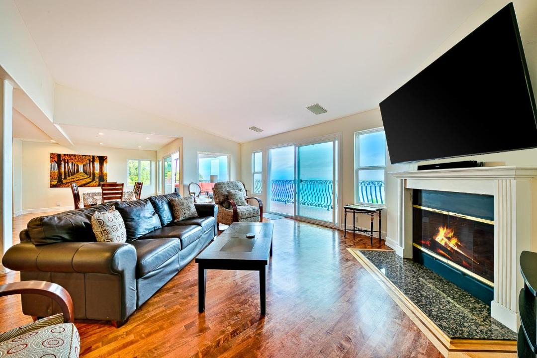 Photo of Livingroom in Eastern Malibu