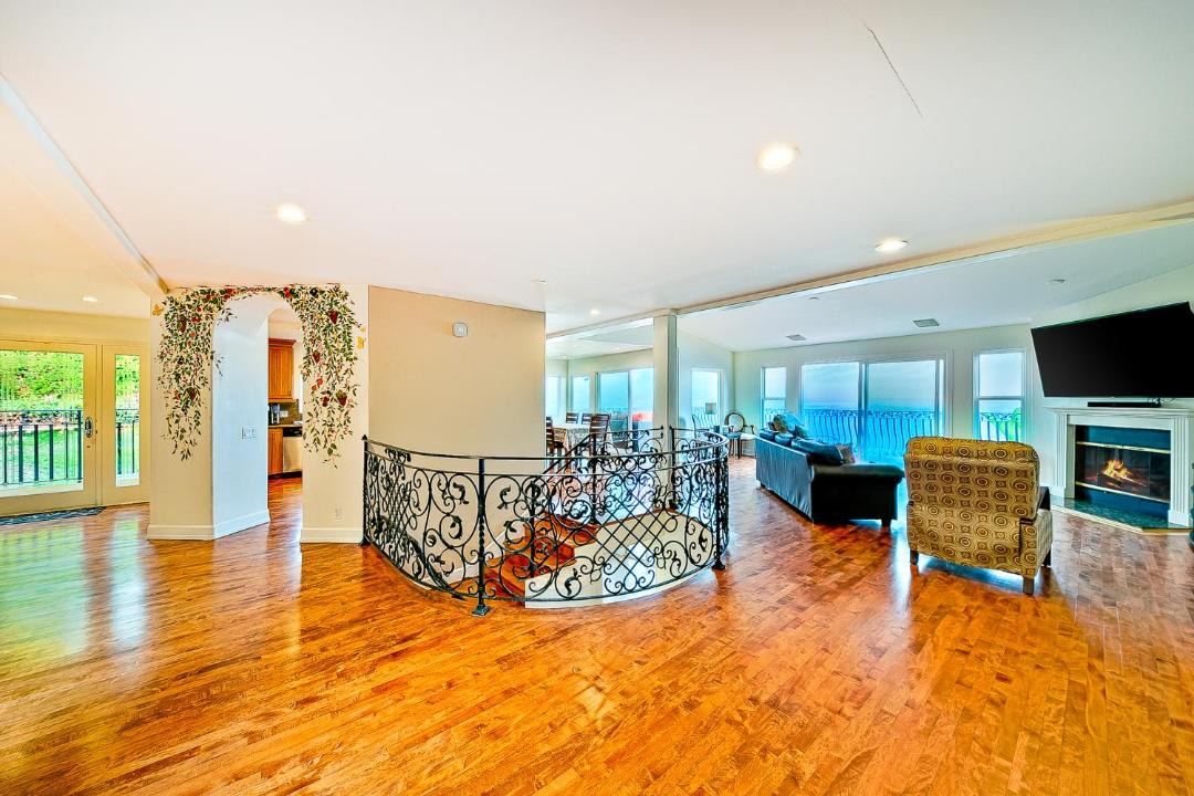 Photo of Livingroom in Eastern Malibu