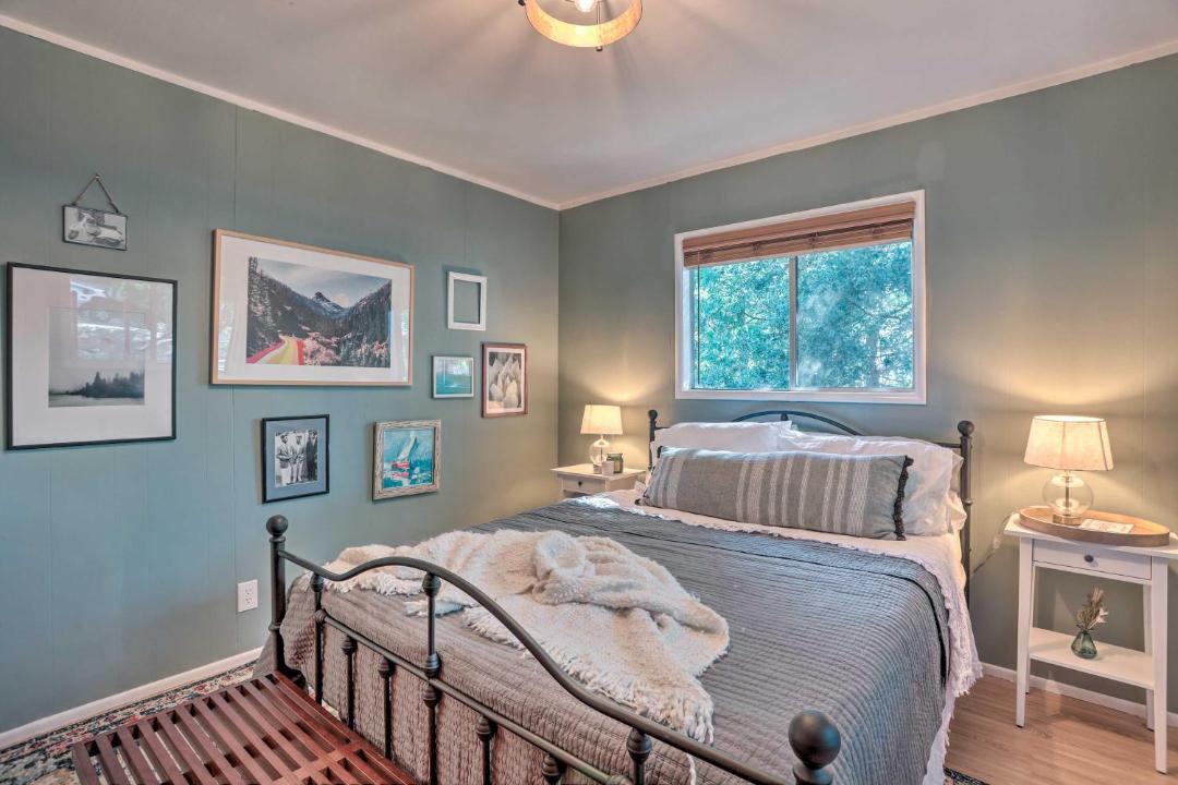 Photo of Bedroom in Crestline