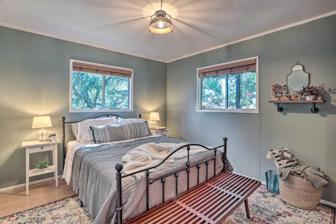 Photo of Bedroom in Crestline