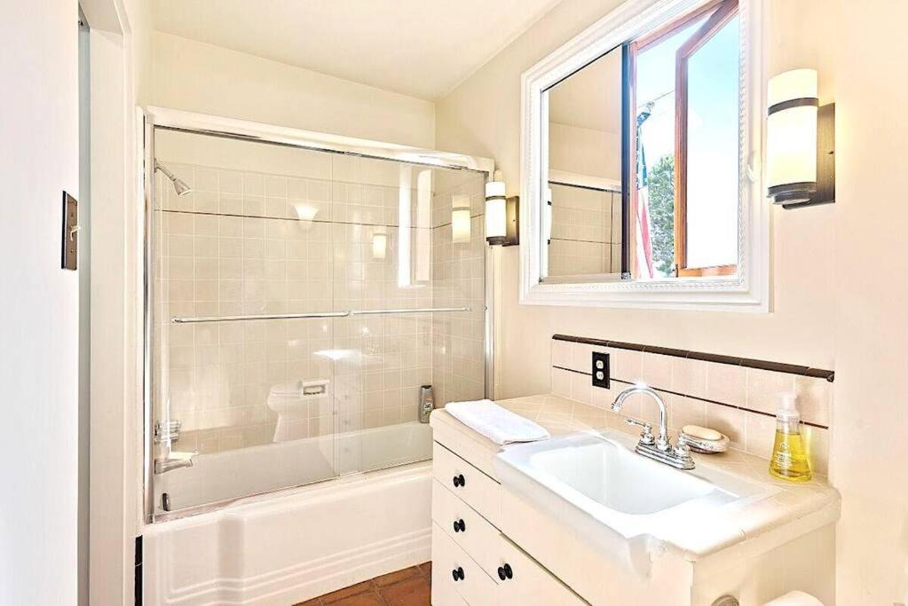 Photo of Bathroom in Pacific Palisades