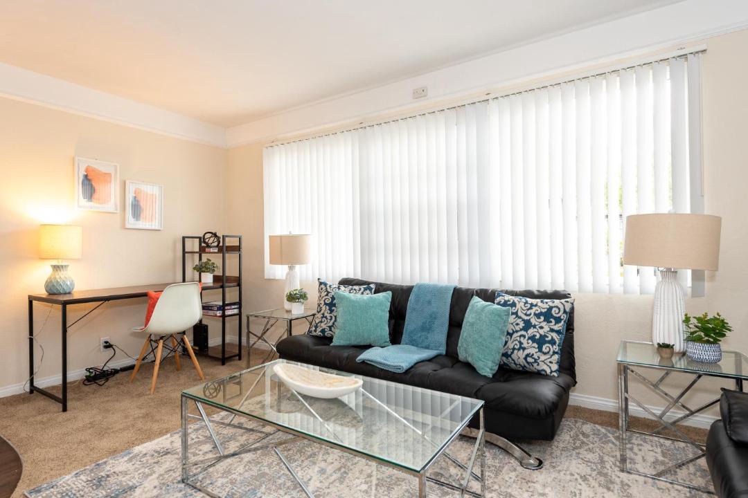 Photo of Livingroom in Bay Park