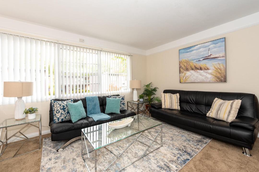 Photo of Livingroom in Bay Park