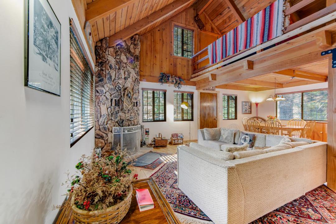 Photo of Livingroom in Arrowbear Lake