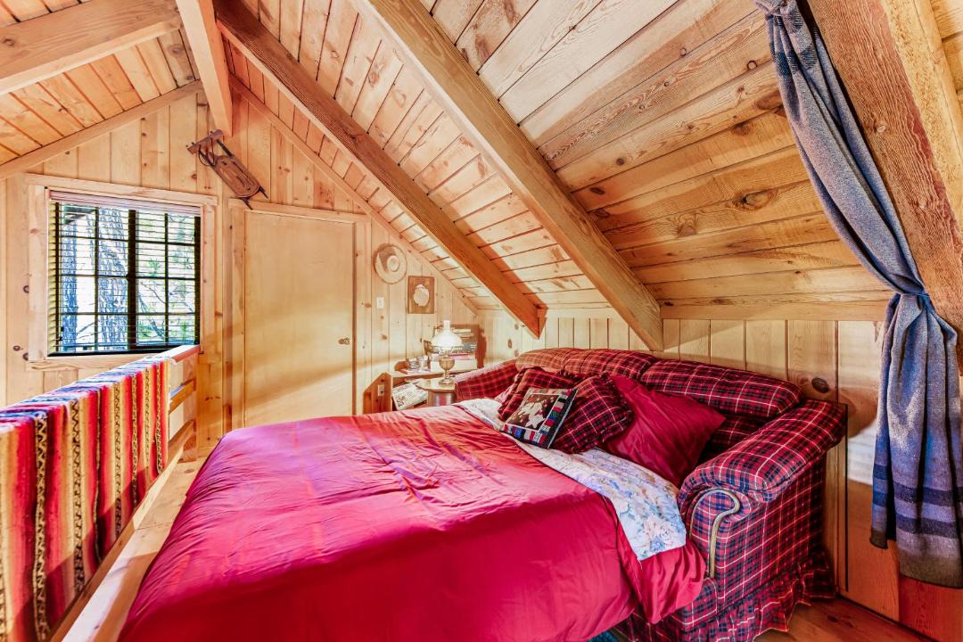 Photo of Bedroom in Arrowbear Lake