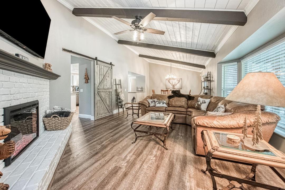 Photo of Livingroom in Shaver Lake