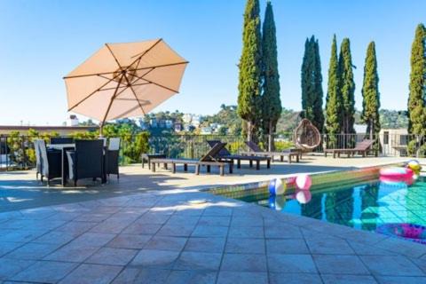 Photo of Outdoor in Hollywood Hills West
