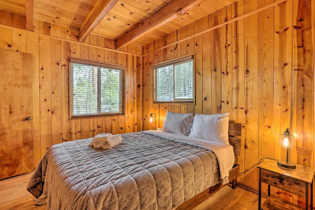 Photo of Bedroom in Twin Peaks