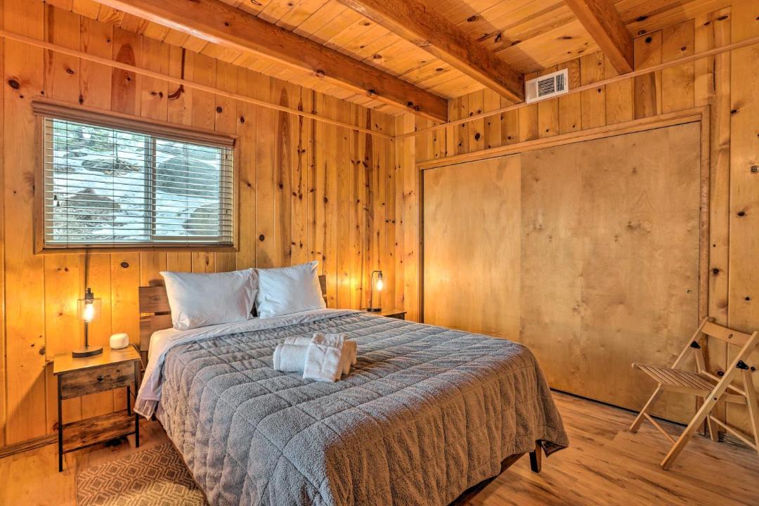 Photo of Bedroom in Twin Peaks