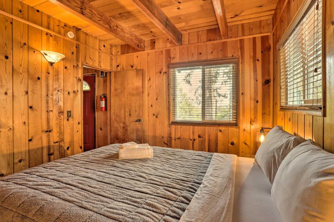 Photo of Bedroom in Twin Peaks