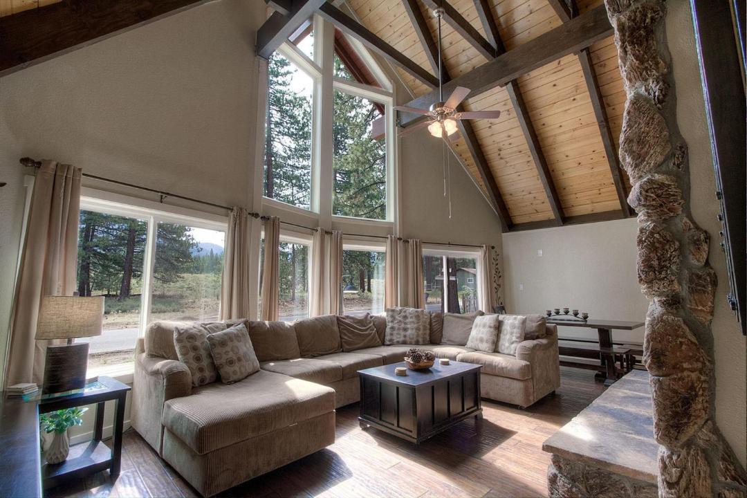 Photo of Livingroom in Black Bart