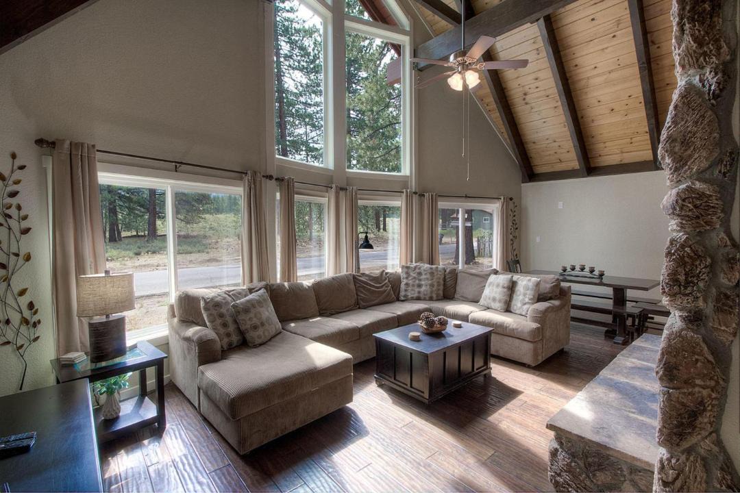 Photo of Livingroom in Black Bart