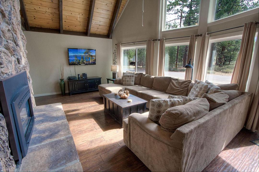 Photo of Livingroom in Black Bart