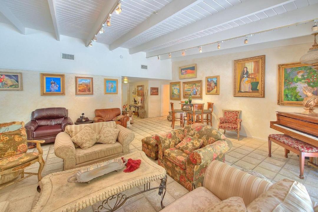 Photo of Livingroom in Woodland Hills