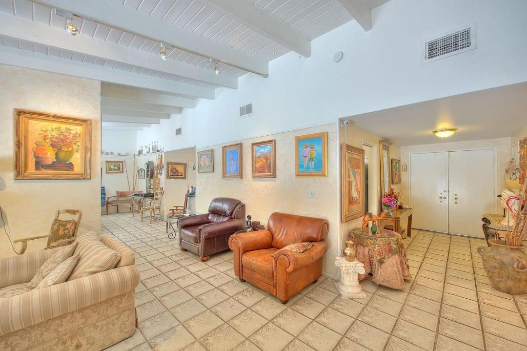 Photo of Livingroom in Woodland Hills