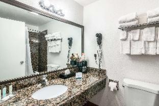 Photo of Bathroom in Oleander - Sunset