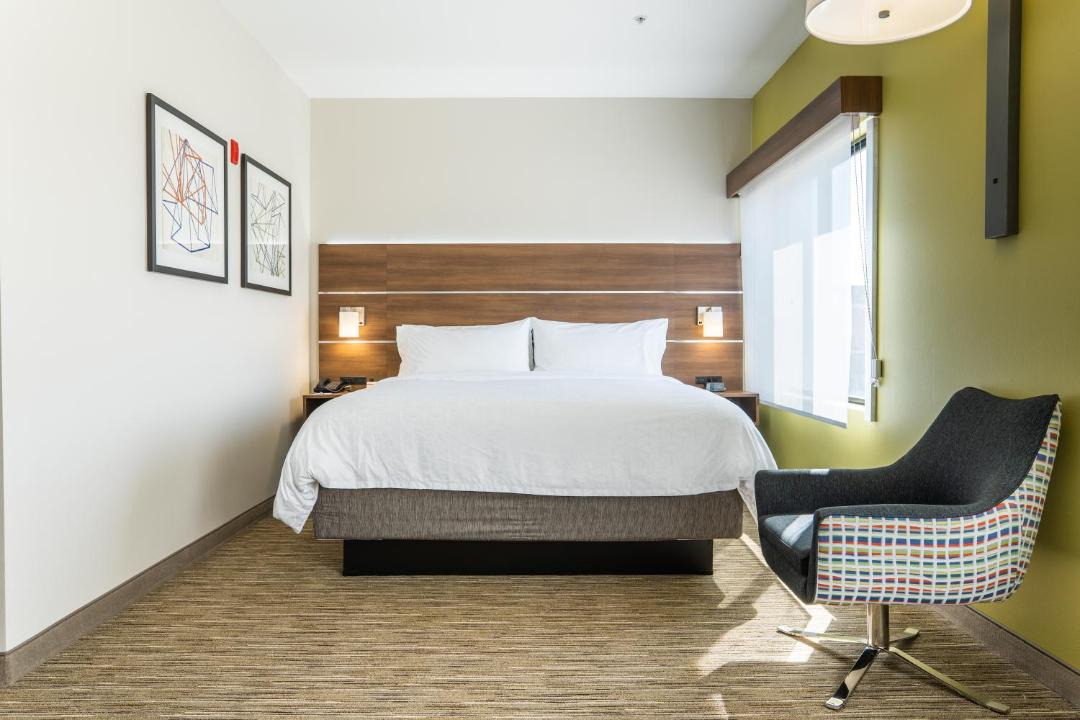 Photo of Bedroom in Lake Forest