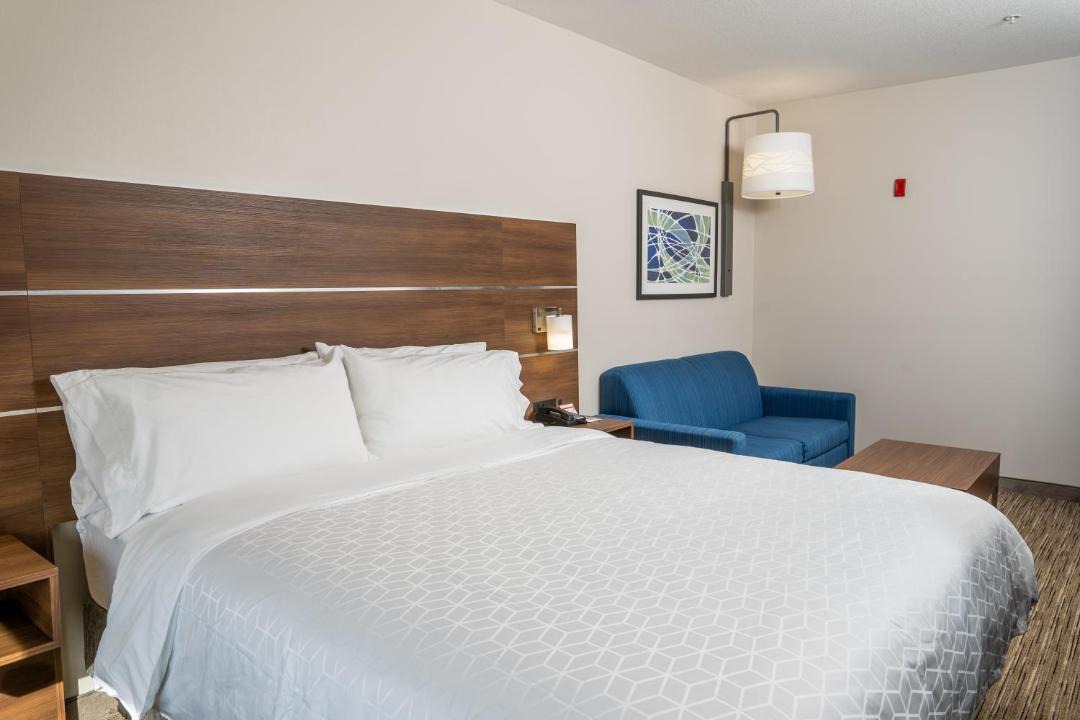 Photo of Bedroom in Lake Forest