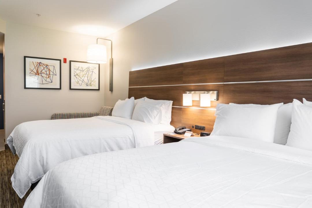 Photo of Bedroom in Lake Forest