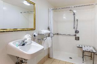 Photo of Bathroom in Northwest Anaheim