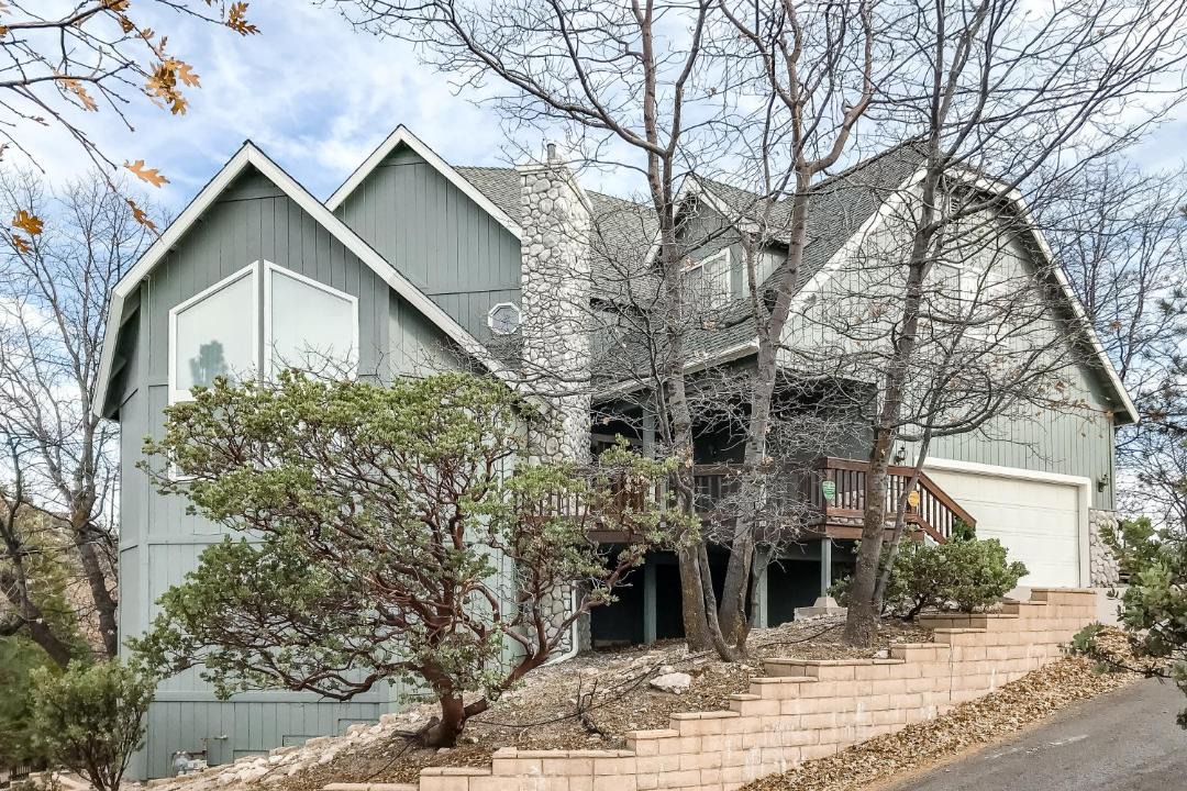 Photo of Buildings in Lake Arrowhead