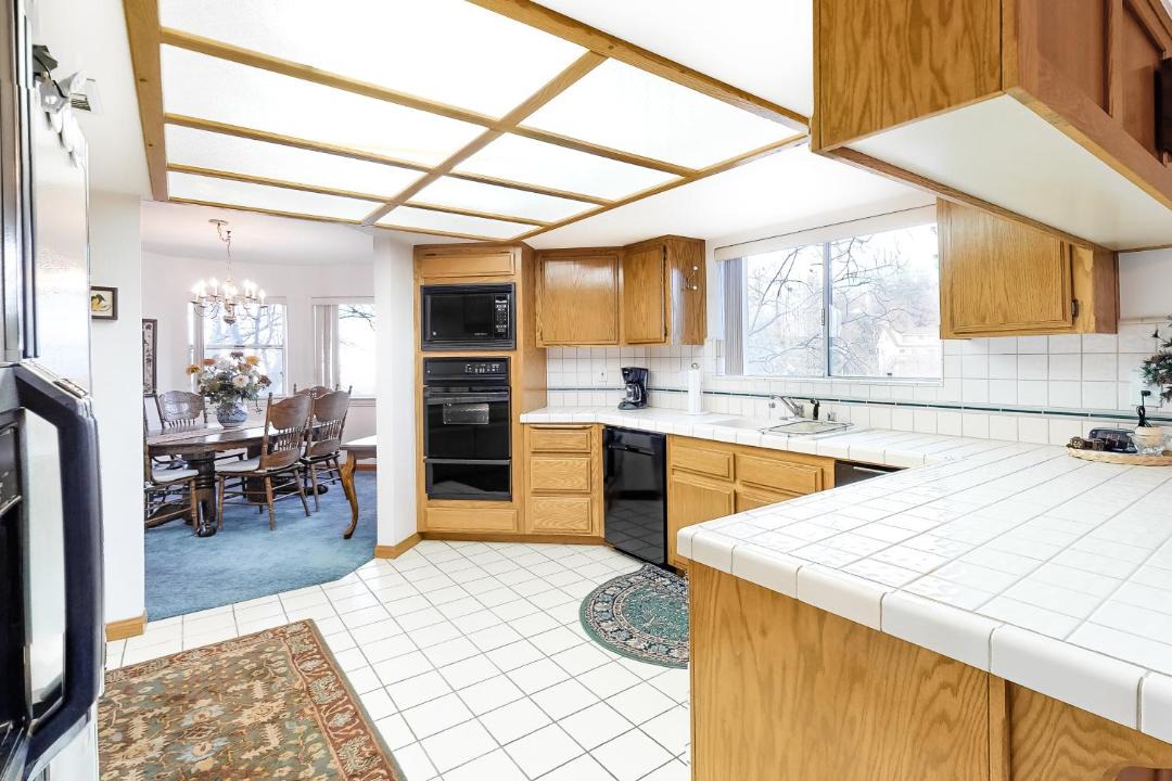 Photo of Kitchen in Lake Arrowhead