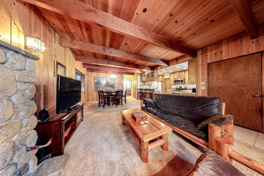 Photo of Livingroom in Lake Arrowhead