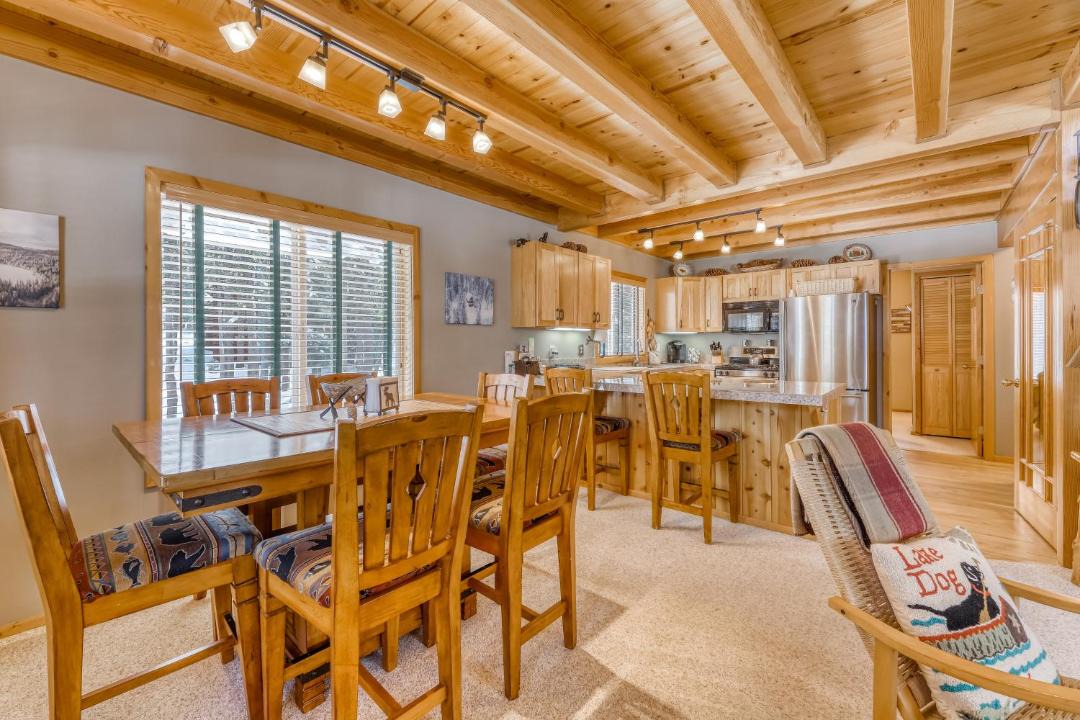 Photo of Livingroom in Serene Lakes