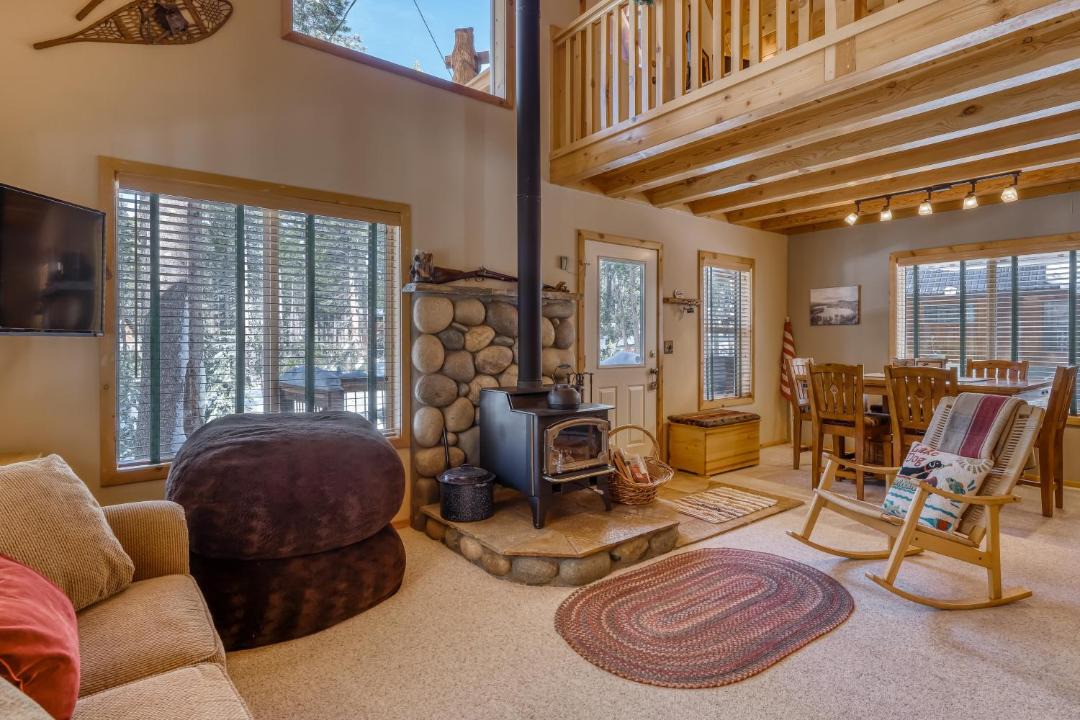 Photo of Livingroom in Serene Lakes