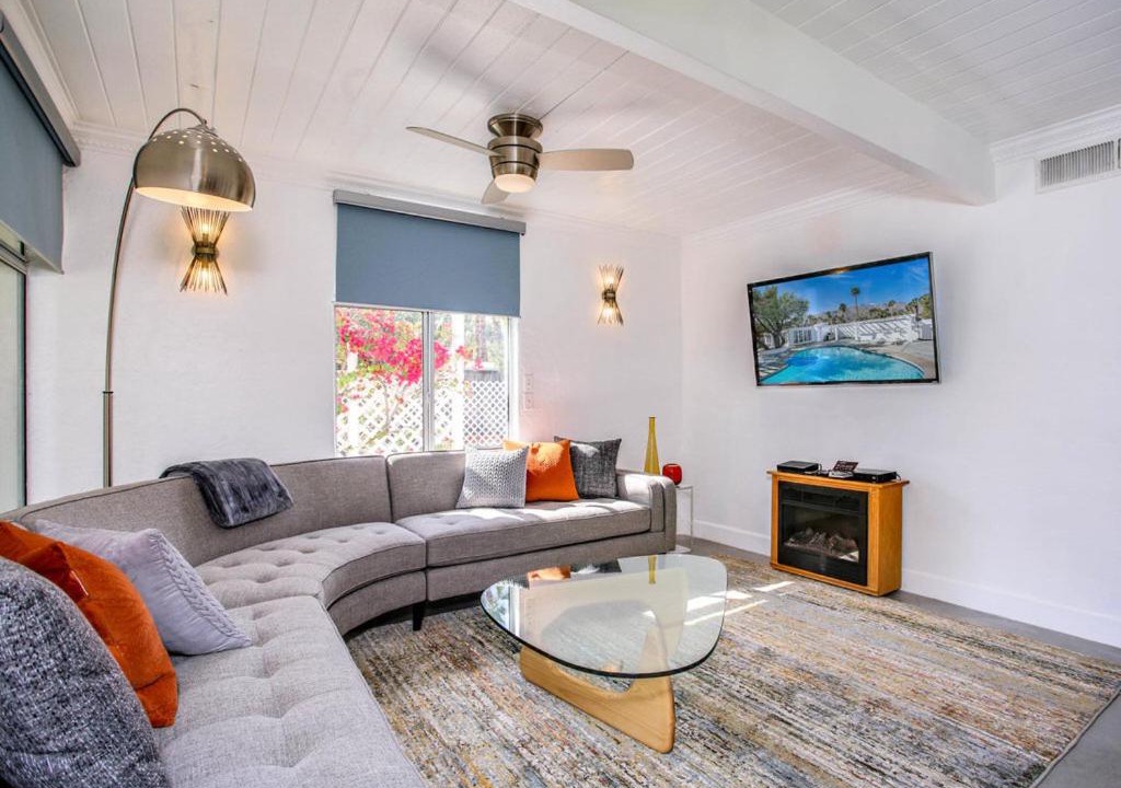 Photo of Livingroom in Racquet Club Estates