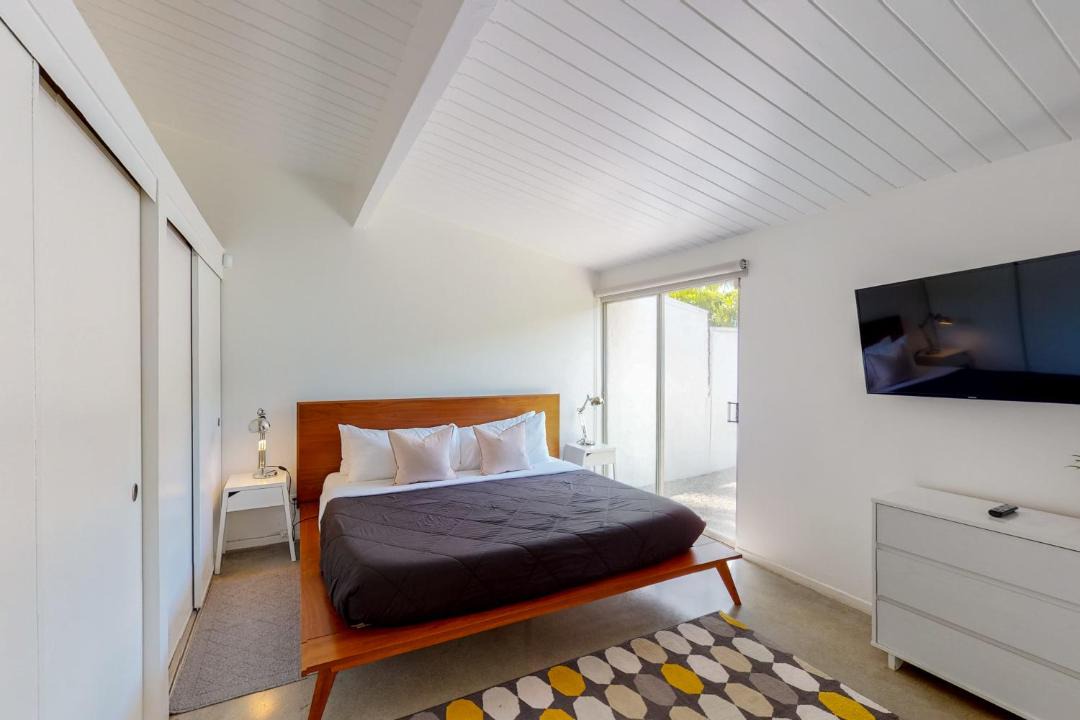 Photo of Bedroom in Racquet Club Estates