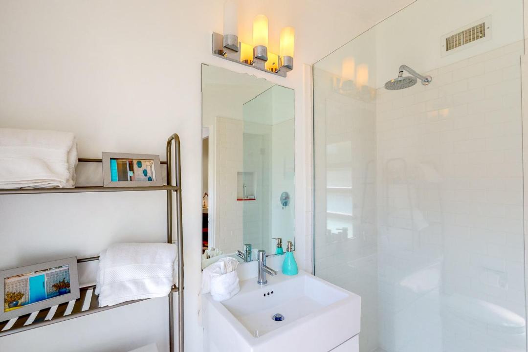 Photo of Bathroom in Racquet Club Estates