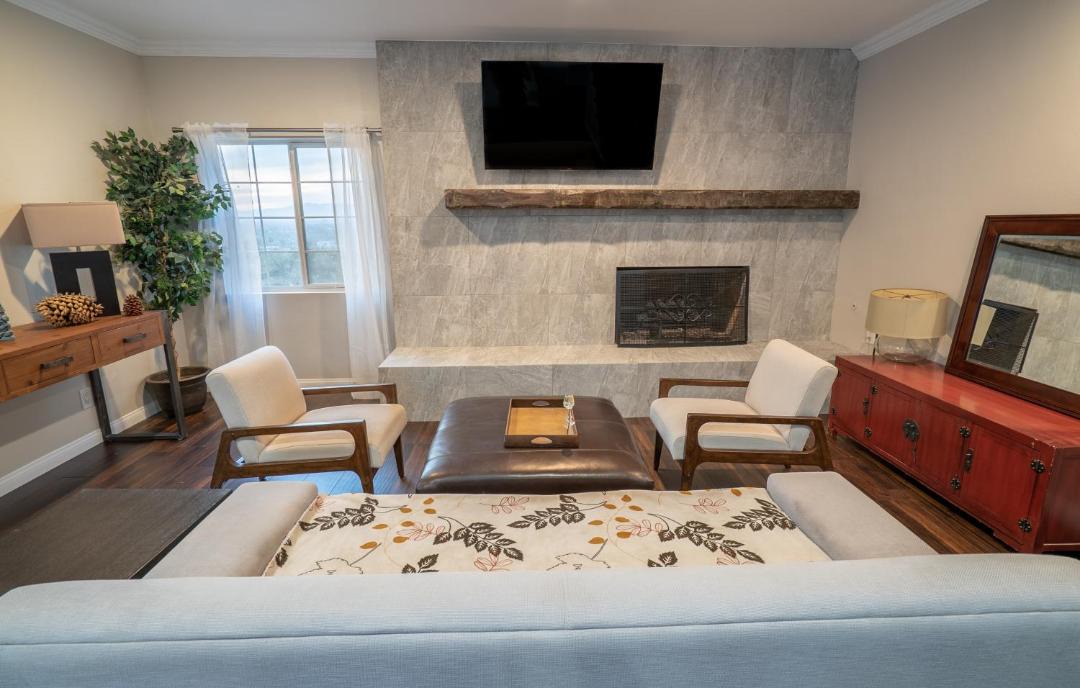 Photo of Livingroom in Studio City