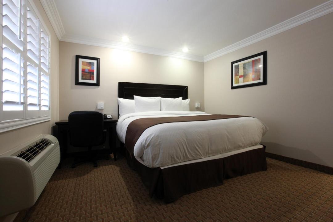 Photo of Bedroom in Downtown Riverside