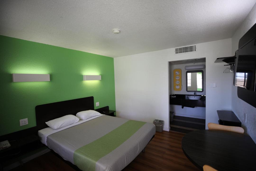 Photo of Bedroom in Barstow