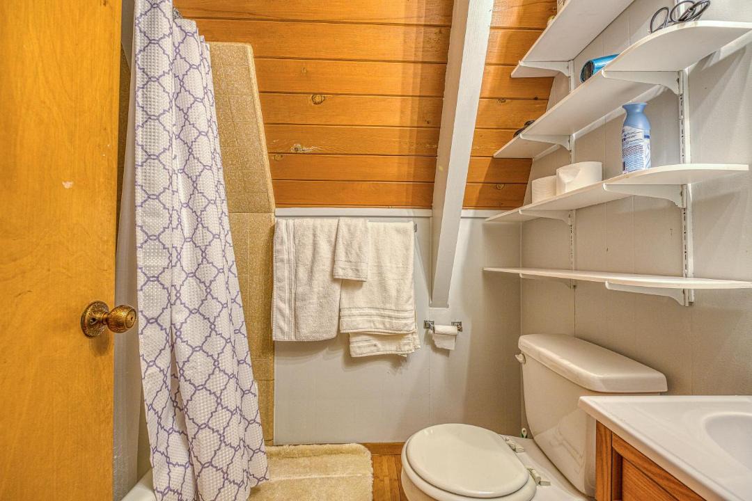 Photo of Bathroom in Summit Estates