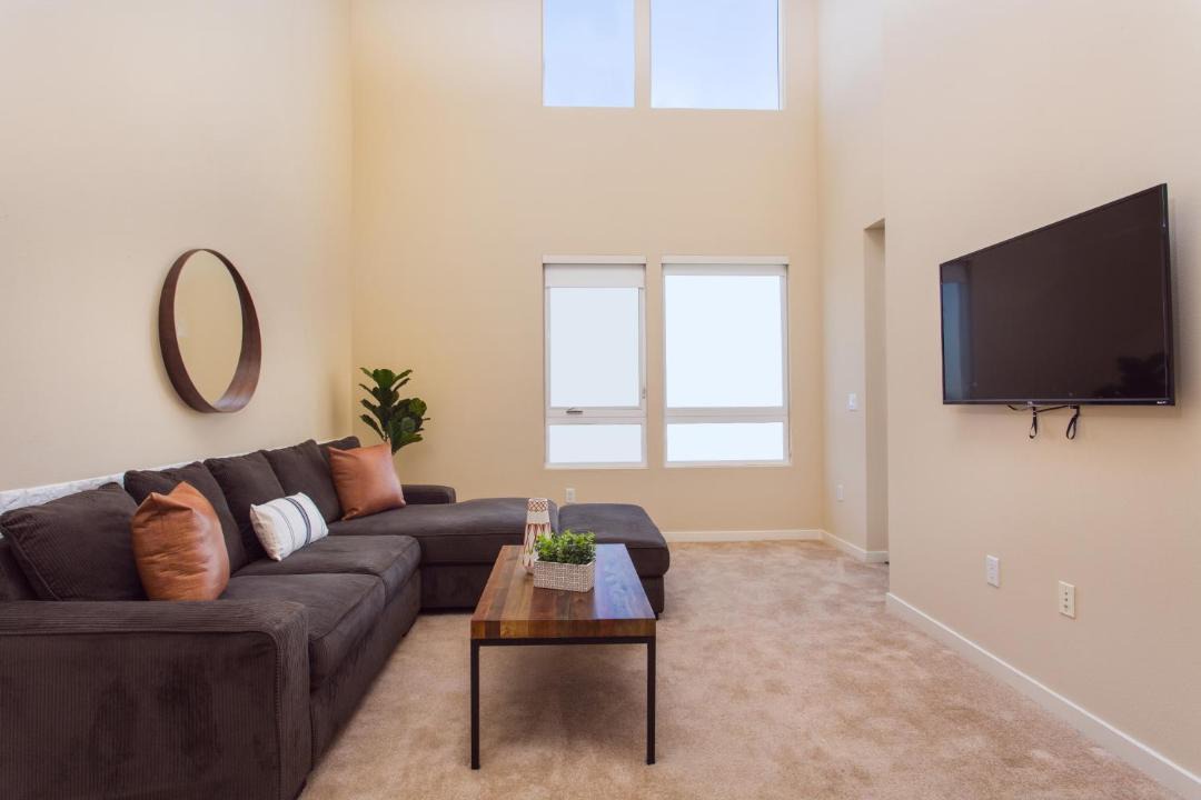 Photo of Livingroom in Pacific - Edison