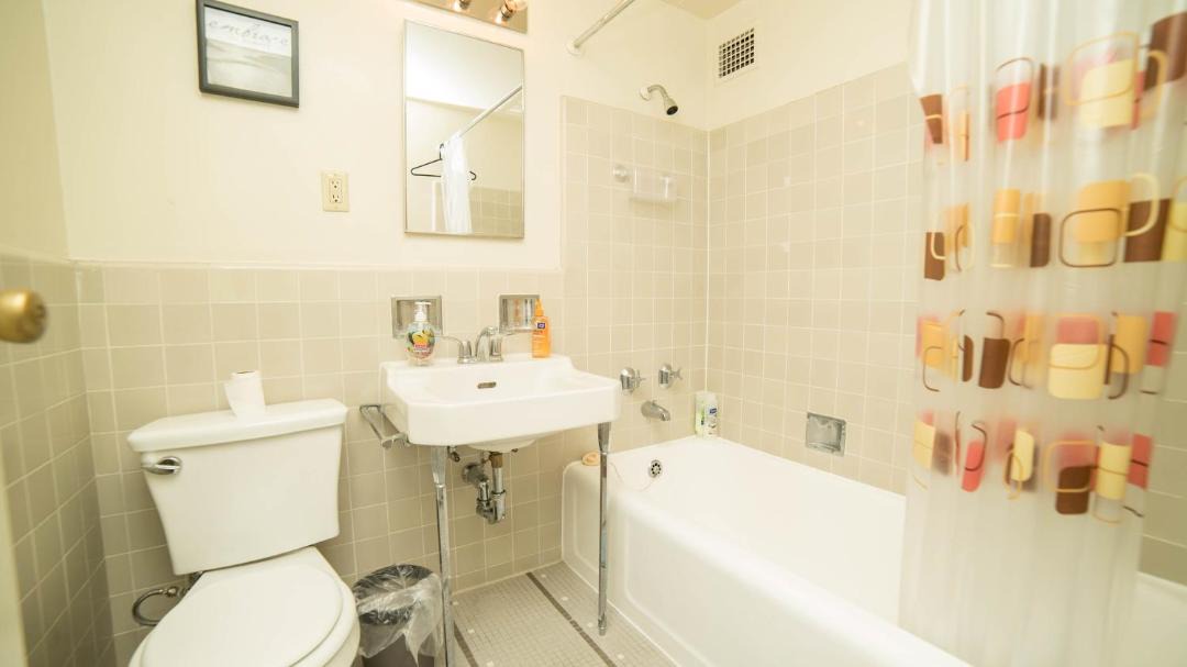 Photo of Bathroom in La Brea