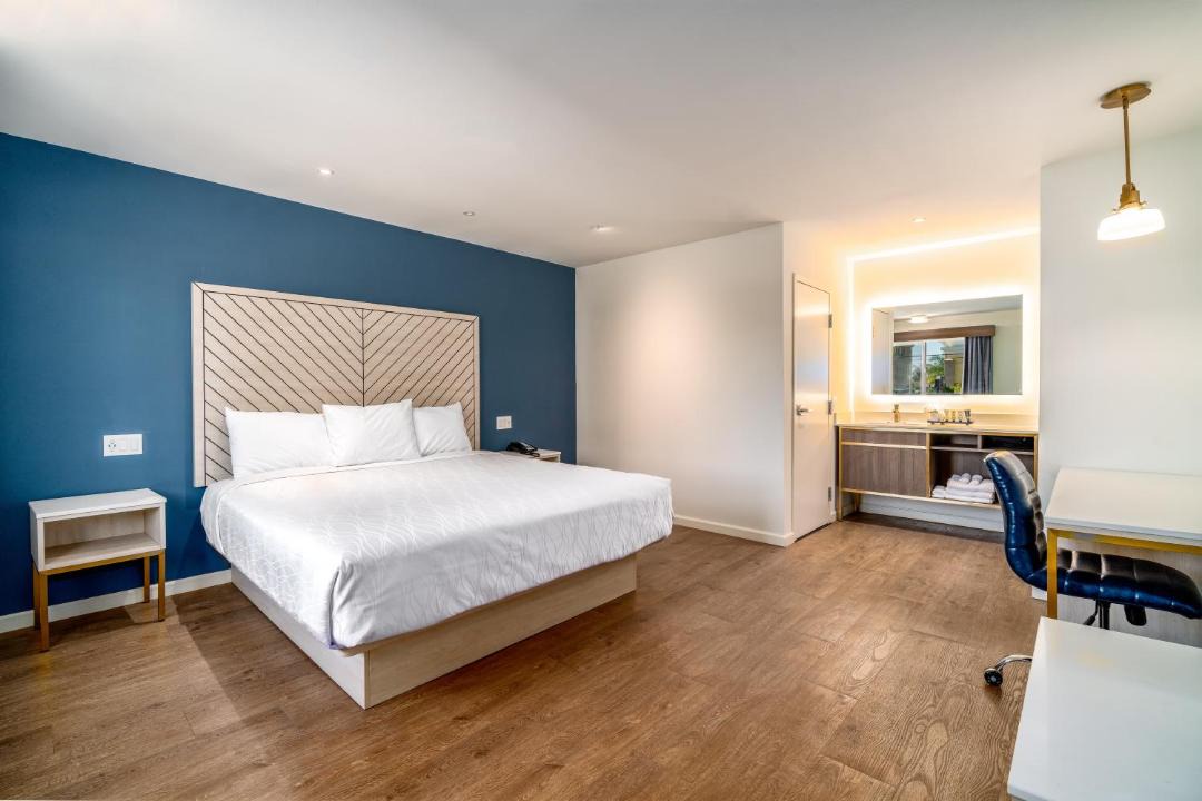 Photo of Bedroom in Inglewood