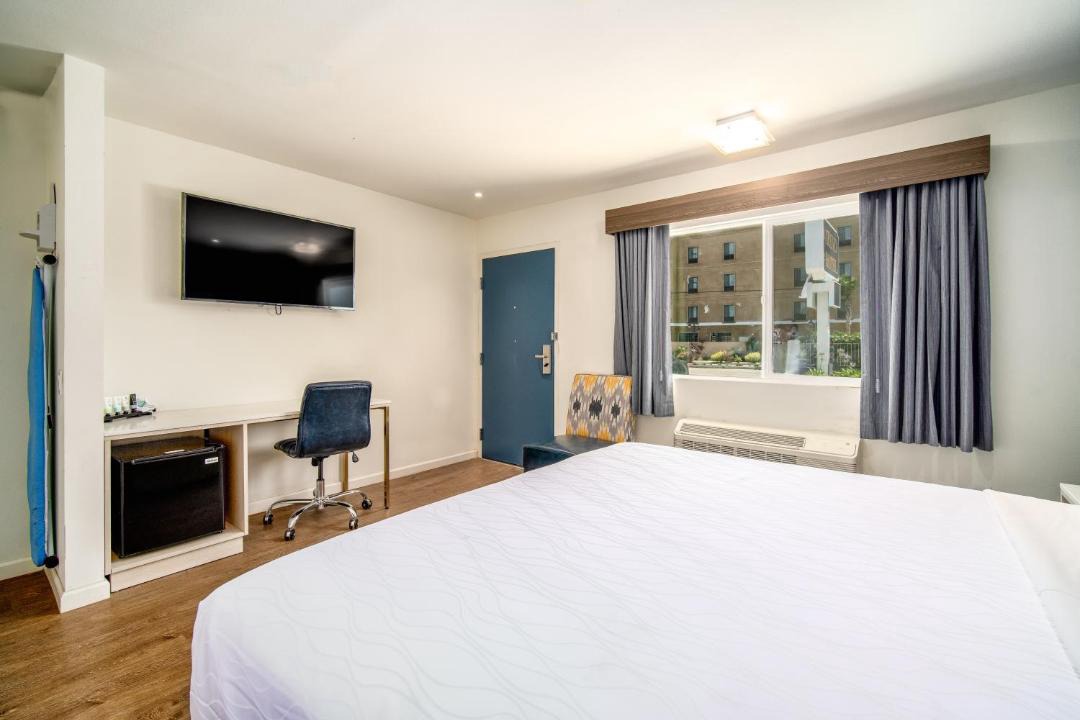 Photo of Bedroom in Inglewood
