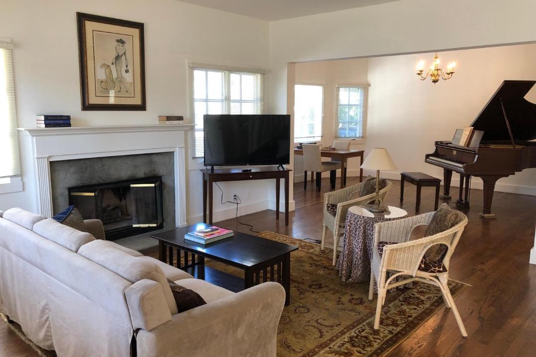 Photo of Livingroom in North Central