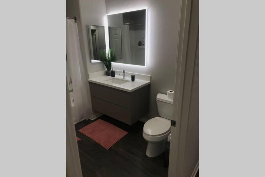 Photo of Bathroom in Miracle Mile