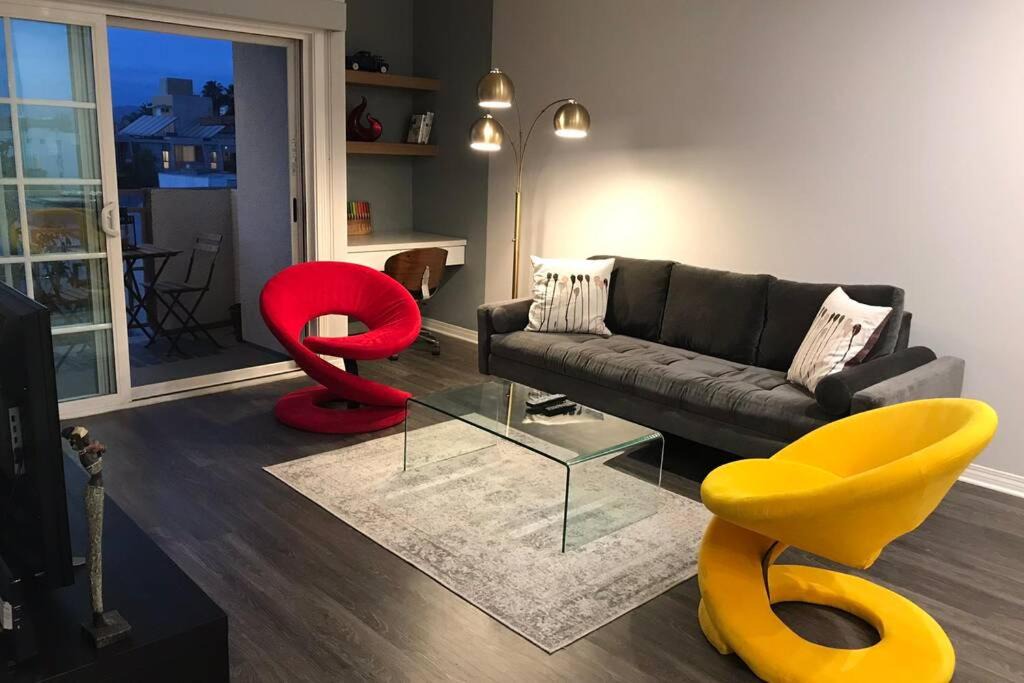 Photo of Livingroom in Miracle Mile